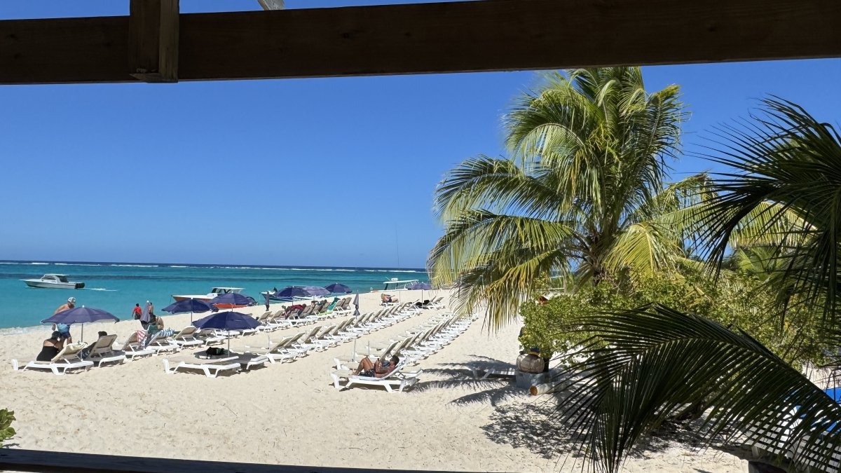 The beach at Prickly Pear Cay